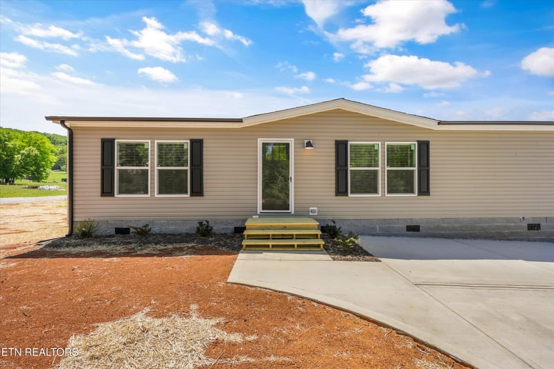 204 Edgewood Dr, Sweetwater, TN 37874