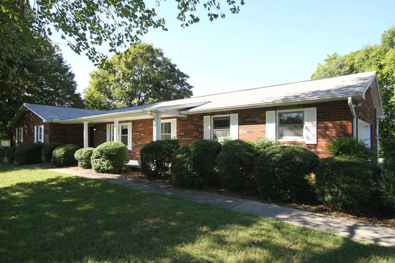 204 Geronimo Rd, Knoxville, TN 37934