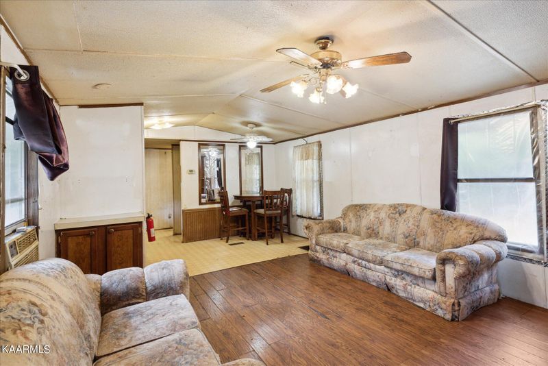 204 Hardin Rd, Kodak, TN 37764