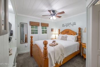 204 Hill St, Gatlinburg, TN 37738