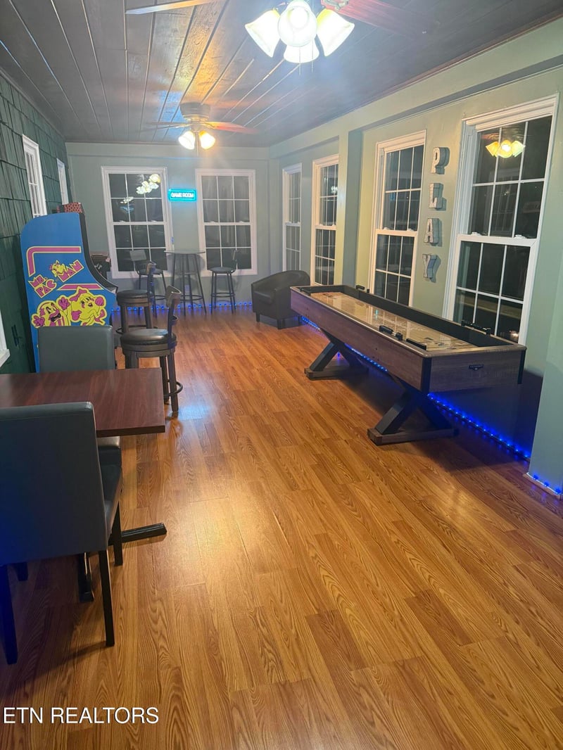 204 Hill St, Gatlinburg, TN 37738
