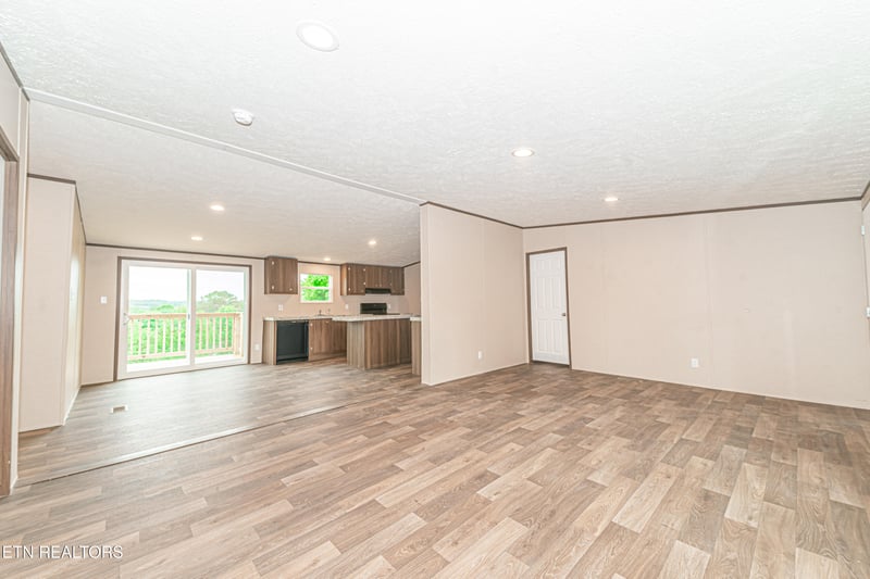 204 Hillside Dr, Lafollette, TN 37766
