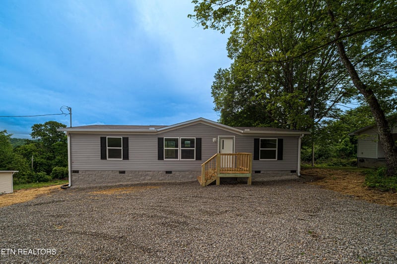 204 Hillside Dr, Lafollette, TN 37766