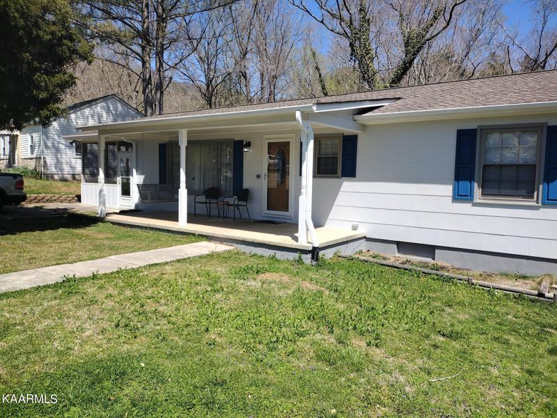 204 Howard Ave, Harriman, TN 37748