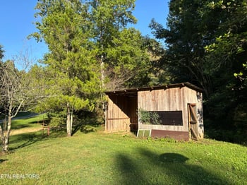 204 Hughes Hollow Rd, Vonore, TN 37885