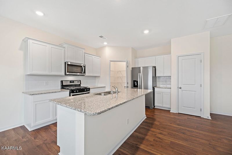 204 Ibis Loop, Oak Ridge, TN 37830