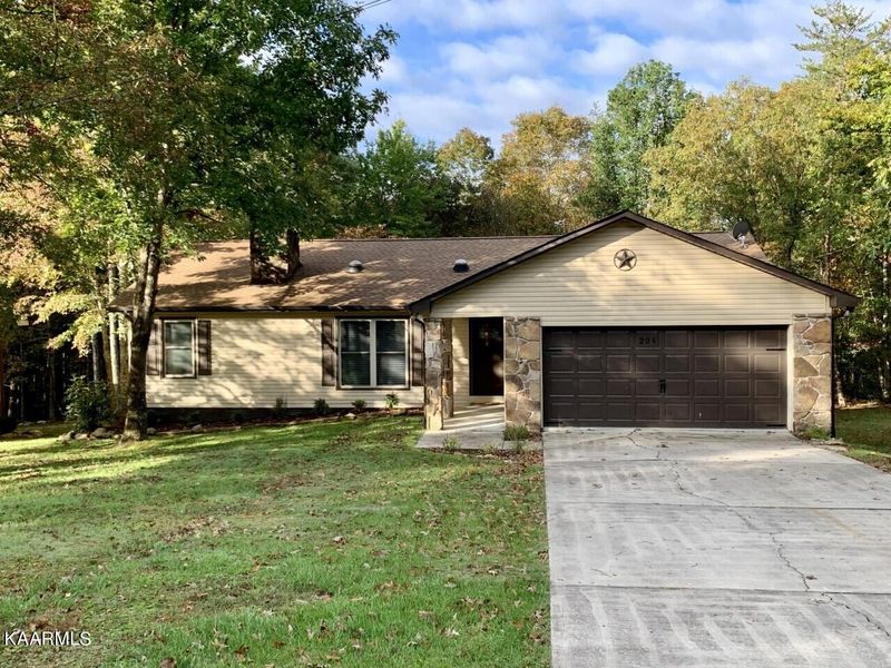 204 Kingsdown Dr, Crossville, TN 38558