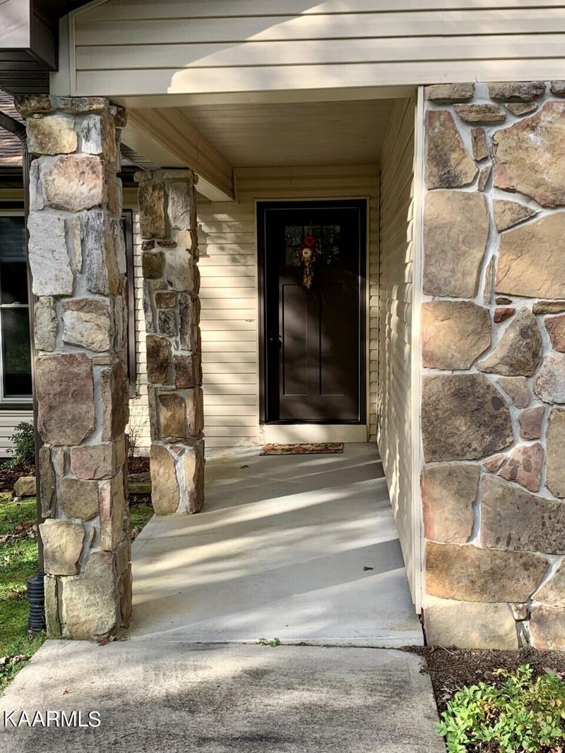 204 Kingsdown Dr, Crossville, TN 38558