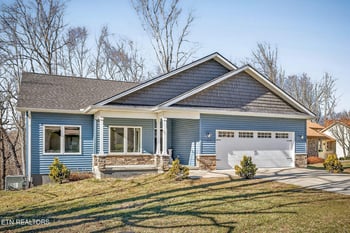 204 Lakeside Dr, Crossville, TN 38558