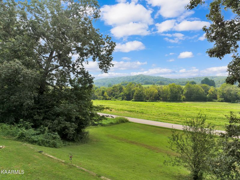 204 Meadowlark Cove Rd, Sevierville, TN 37876