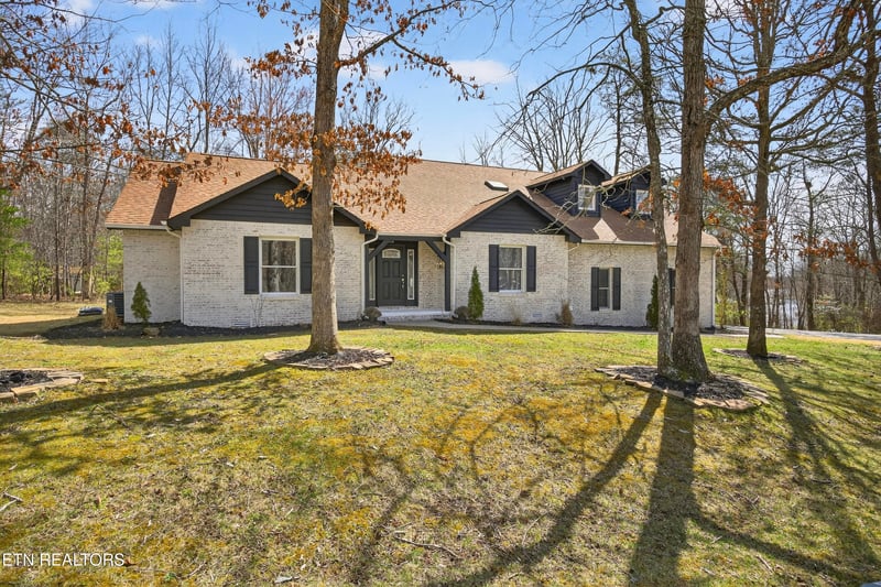 204 Meadowview Dr, Crossville, TN 38558