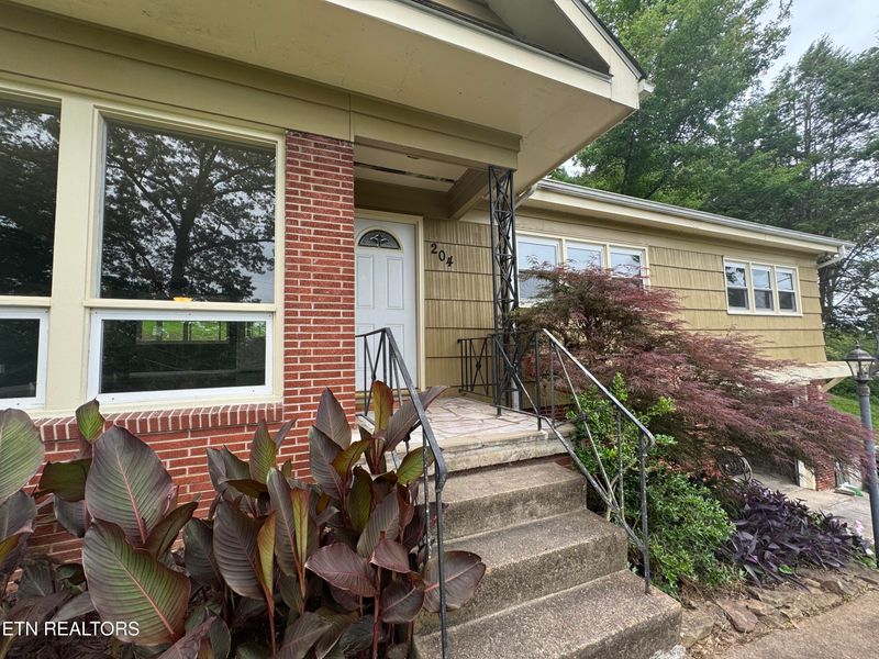 204 Michigan Ave, Oak Ridge, TN 37830