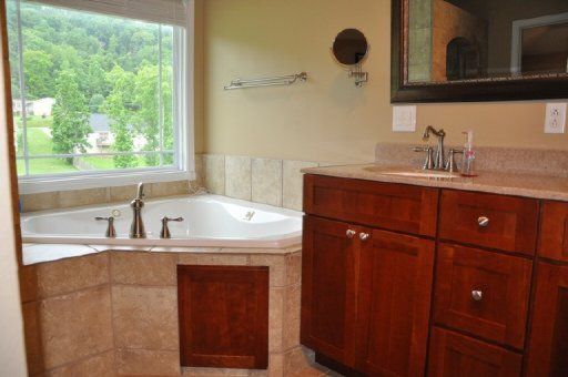 204 Mountain Meadow Ln, Clinton, TN 37716