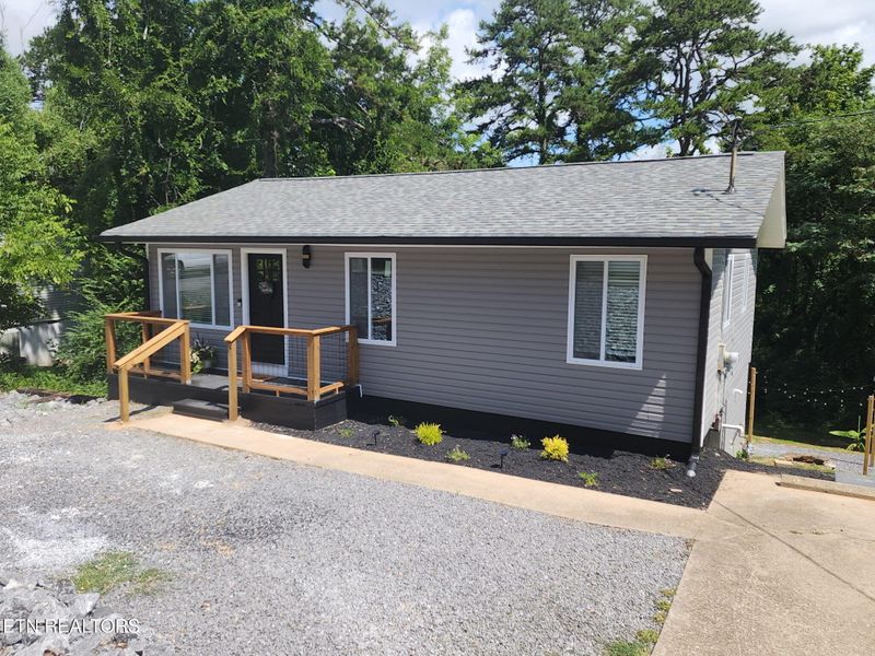 204 Oak St, Athens, TN 37303