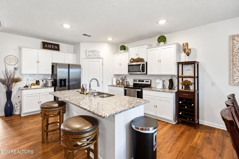 204 Paisley Reece Ln, Lenoir City, TN 37771