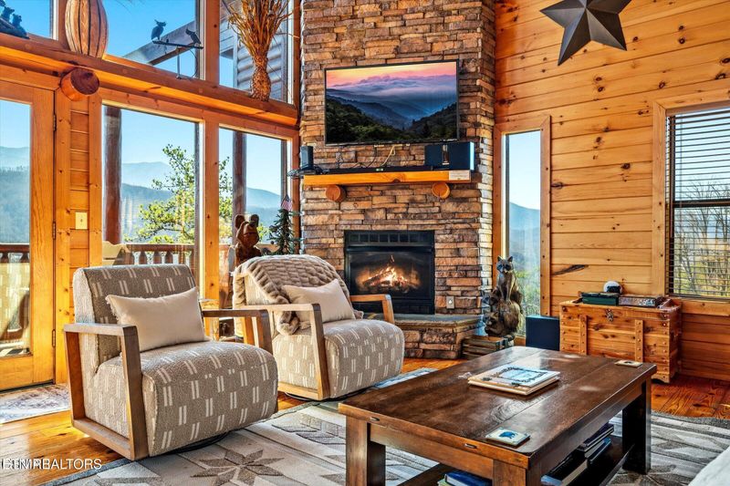 204 Pinnacle Dr, Gatlinburg, TN 37738