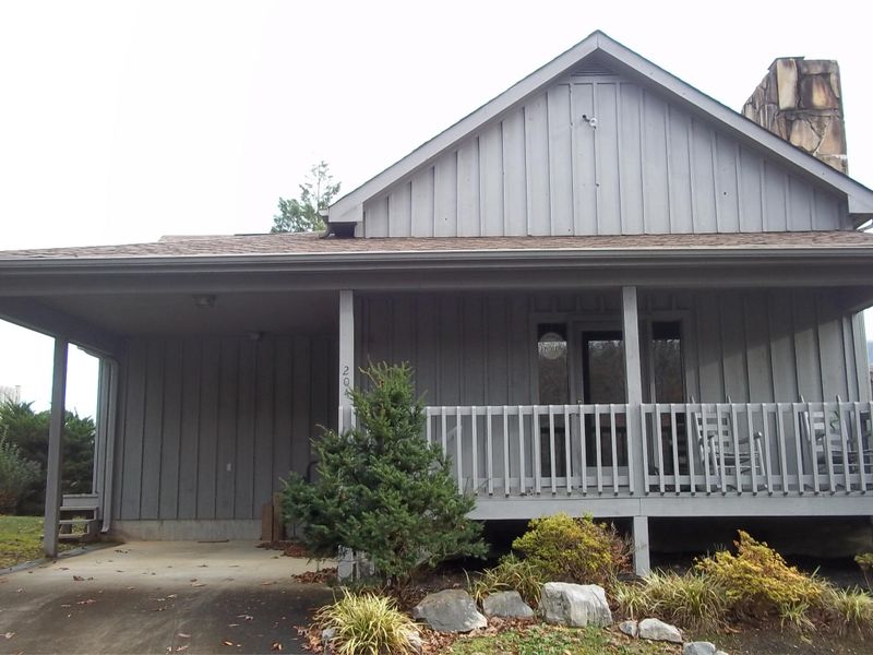 204 Pioneer Tr, Townsend, TN 37882