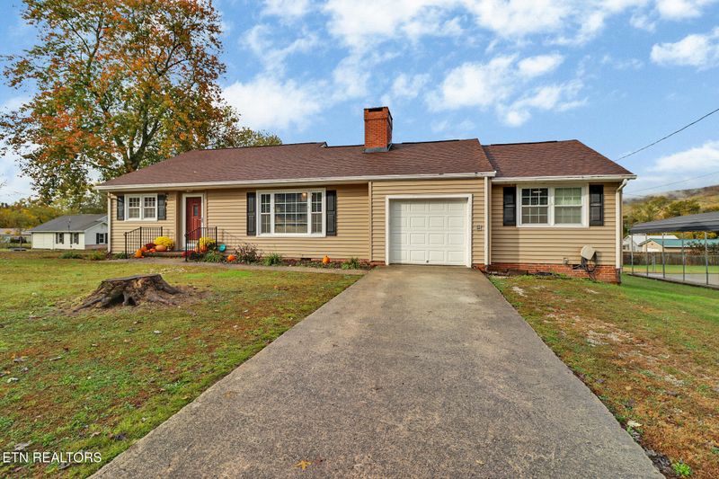 204 Vernal Dr, Harriman, TN 37748