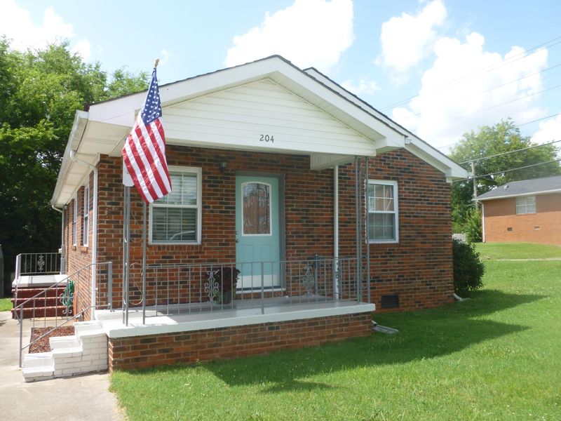 204 W Newton St, Alcoa, TN 37701