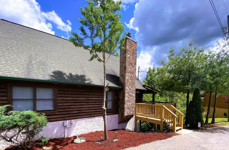 2040 Eagle Feather Dr, Sevierville, TN 37876