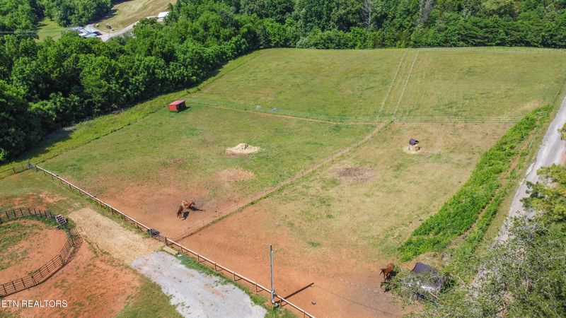 2040 Easter Ridge Rd, Lenoir City, TN 37772