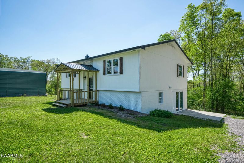 2041 Taylors Chapel Rd, Crossville, TN 38572