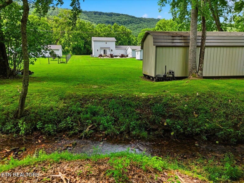 2042 Dutch Valley Rd, Clinton, TN 37716