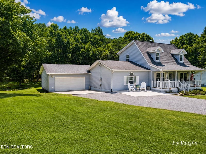 2042 Dutch Valley Rd, Clinton, TN 37716