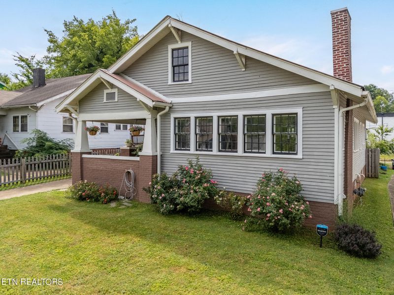 2042 E 5th Ave, Knoxville, TN 37917