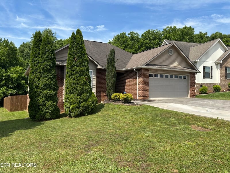 2043 Bluebonnet Dr, Mascot, TN 37806