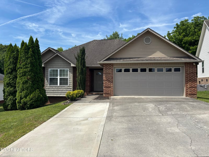2043 Bluebonnet Dr, Mascot, TN 37806