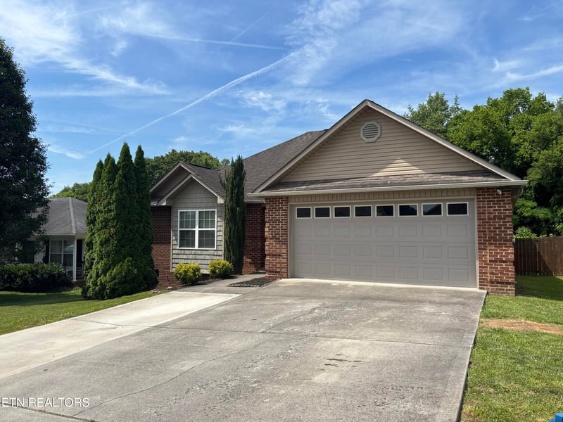 2043 Bluebonnet Dr, Mascot, TN 37806