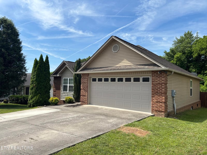 2043 Bluebonnet Dr, Mascot, TN 37806