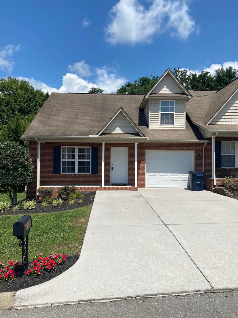 2043 Gatehouse Ln, Powell, TN 37849