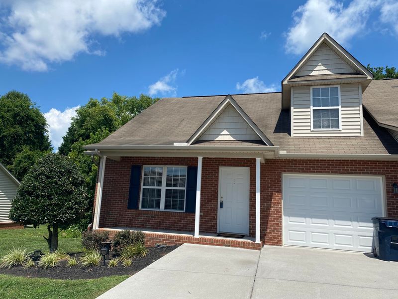 2043 Gatehouse Ln, Powell, TN 37849