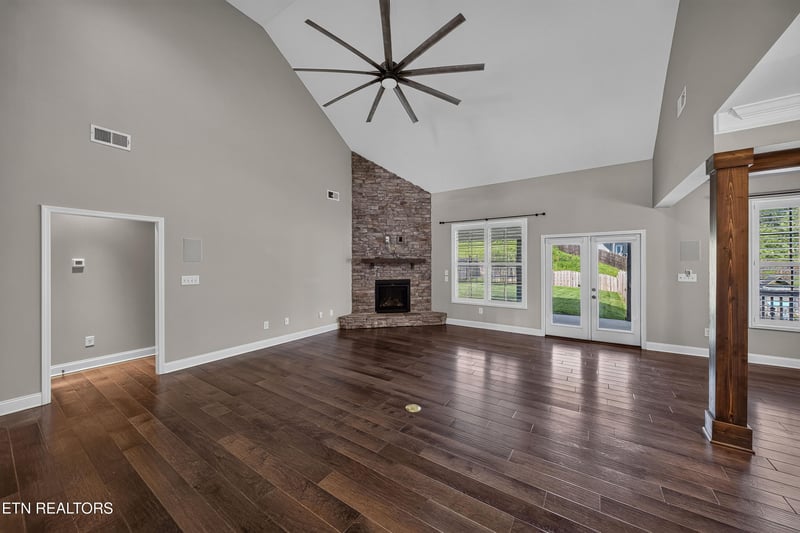 2043 Highlands Ridge Ln, Knoxville, TN 37932