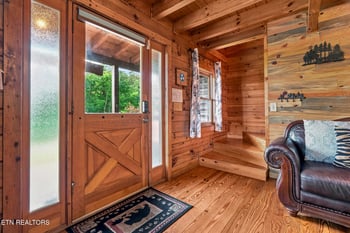 2043 Oakmont Dr, Sevierville, TN 37876