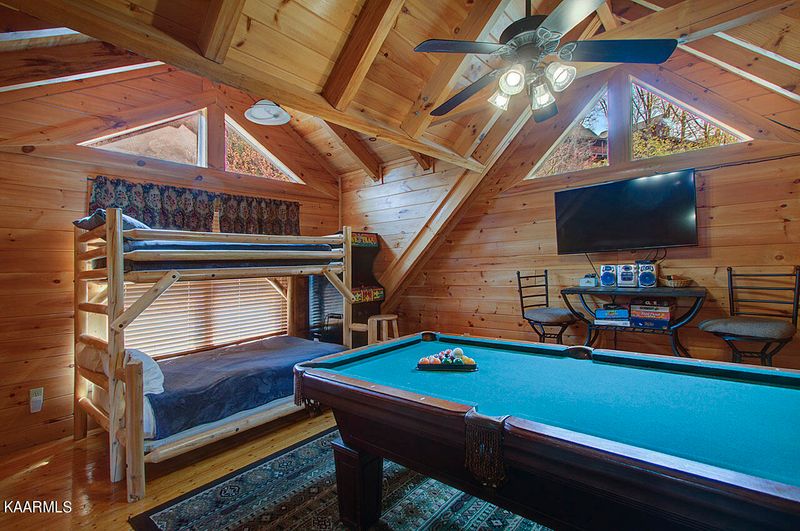 2044 Bear Haven Way, Sevierville, TN 37876