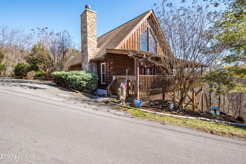 2044 Eagle Feather Dr, Sevierville, TN 37876