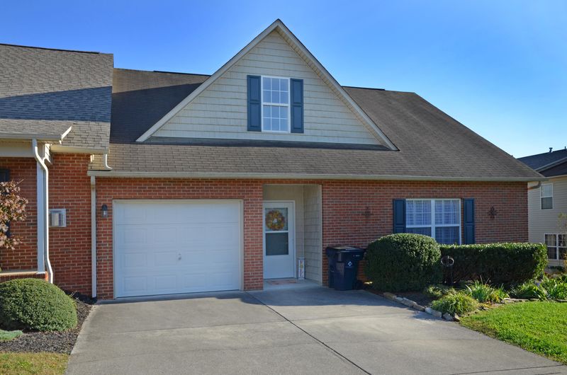 2044 Gatehouse Ln, Powell, TN 37849