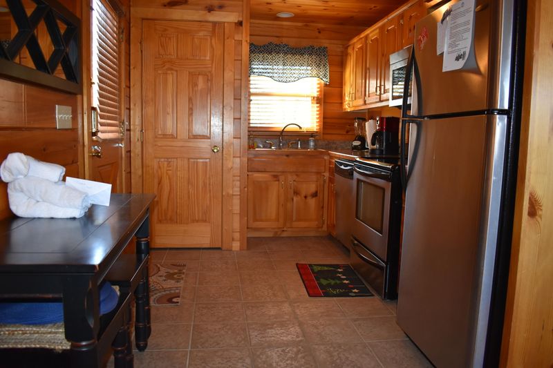 2044 Mikey St, Sevierville, TN 37876