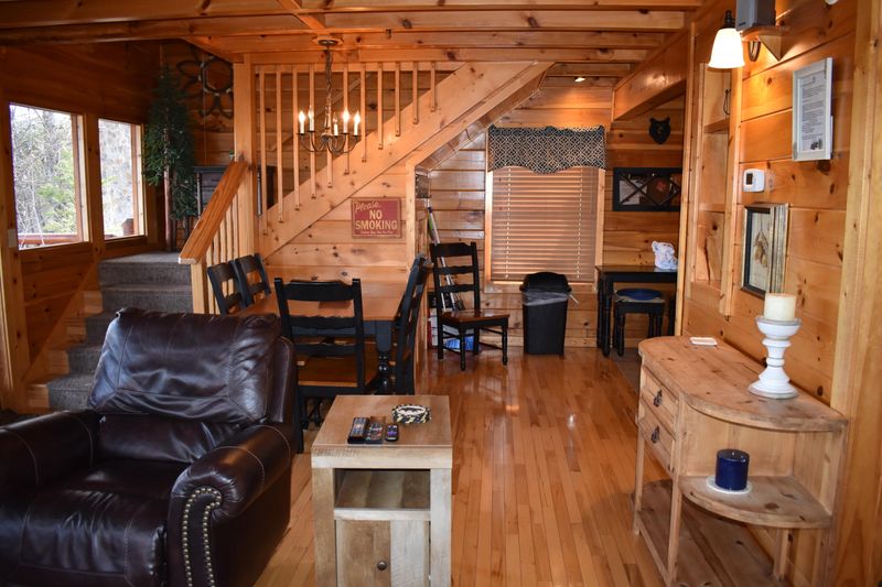 2044 Mikey St, Sevierville, TN 37876
