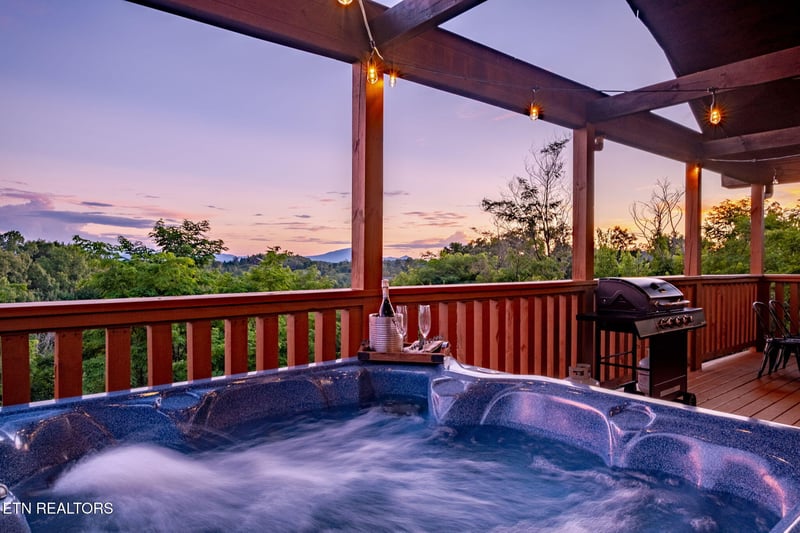 2044 Oakmont Dr, Sevierville, TN 37876