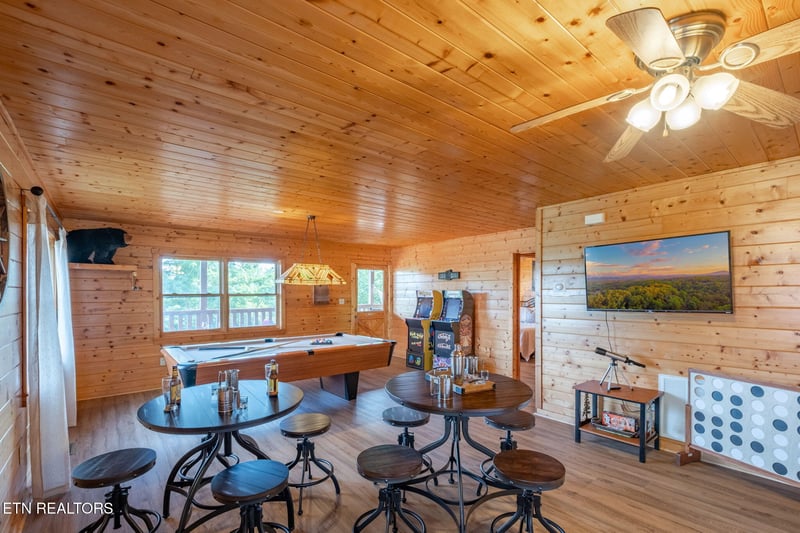 2044 Oakmont Dr, Sevierville, TN 37876
