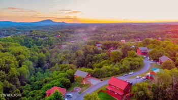 2044 Oakmont Dr, Sevierville, TN 37876