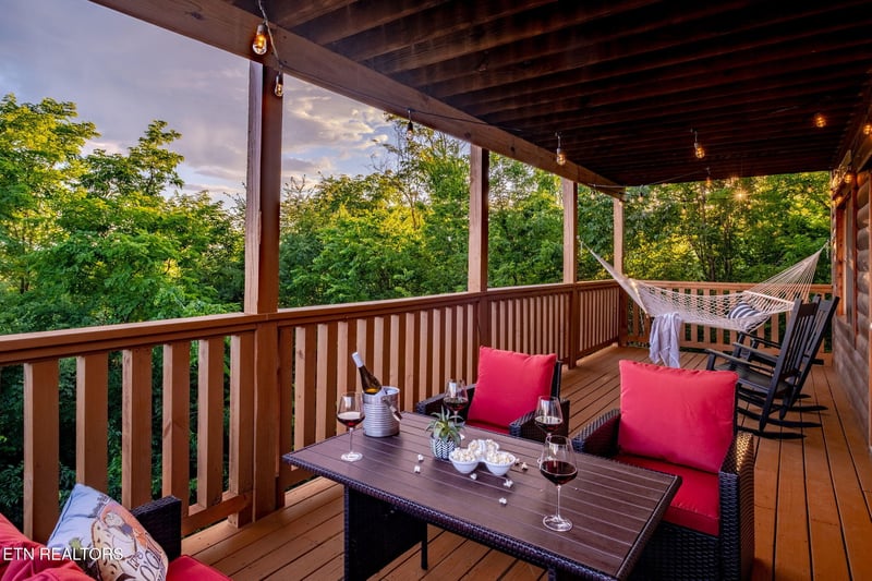 2044 Oakmont Dr, Sevierville, TN 37876