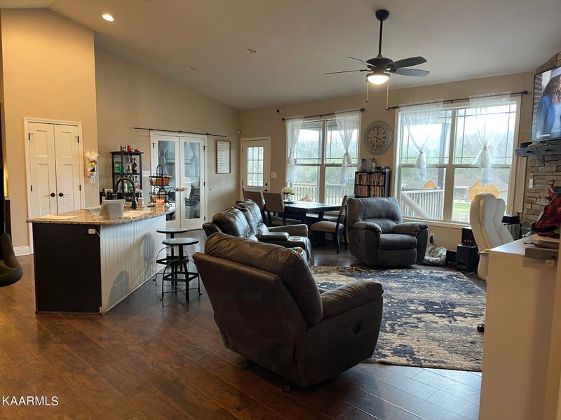 2046 Creswell Rd, Seymour, TN 37865