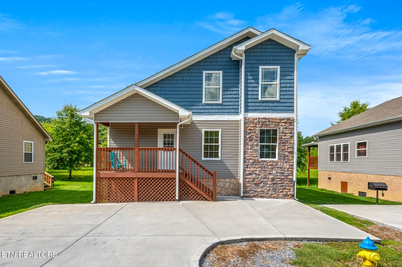 2046 Slippery Rock Cir, Pigeon Forge, TN 37862
