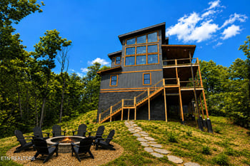 2046 Spurling Rd, Sevierville, TN 37862