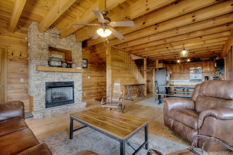 2049 Oakmont Dr, Sevierville, TN 37876